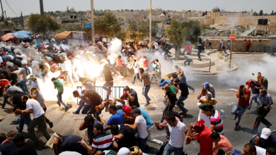 مواجهات عنيفة في المسجد الأقصى عقب اقتحامه من قوات الاحتلال.. واستشهاد 21 فلسطينيا في قطاع غزة