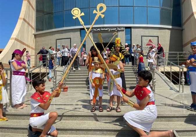 وزارة السياحة والآثار تنظم جولة برنامج «الآباء من ذوي الهمم» لـ30 أسرة من الصم وضعاف السمع