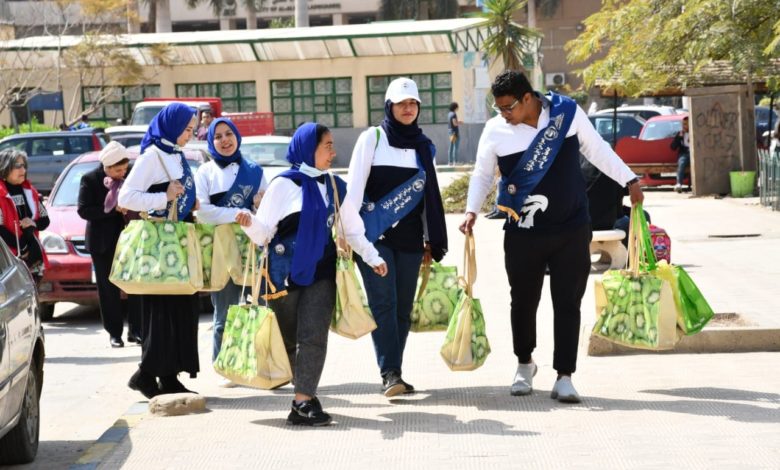 شنط غذائية لأسرالأطفال ذوي الاحتياجات الخاصة بجامعة عين شمس  