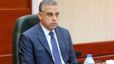 ذوي الإعاقة .. محافظ سوهاج يسلم 17 كرسي متحرك مجانًا