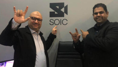 تعيين الأصم الناطق رامز عباس مستشاراً لأكاديمية SOlC للناطقين بلغة الإشارة