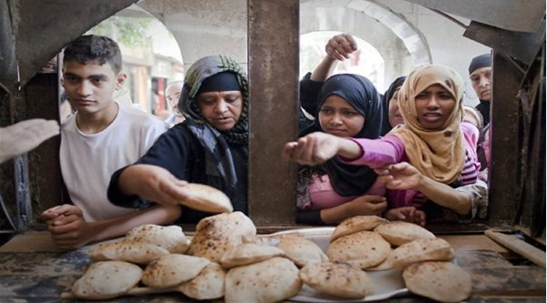 بشأن رغيف الخبز والدقيق والسلع الغذائية.. قرارات وزير التموين اليوم